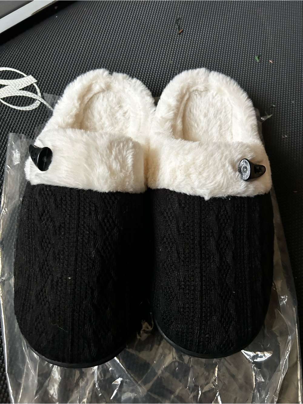 Plush-Lined Women's Slip-On Slippers - Black & Cream
